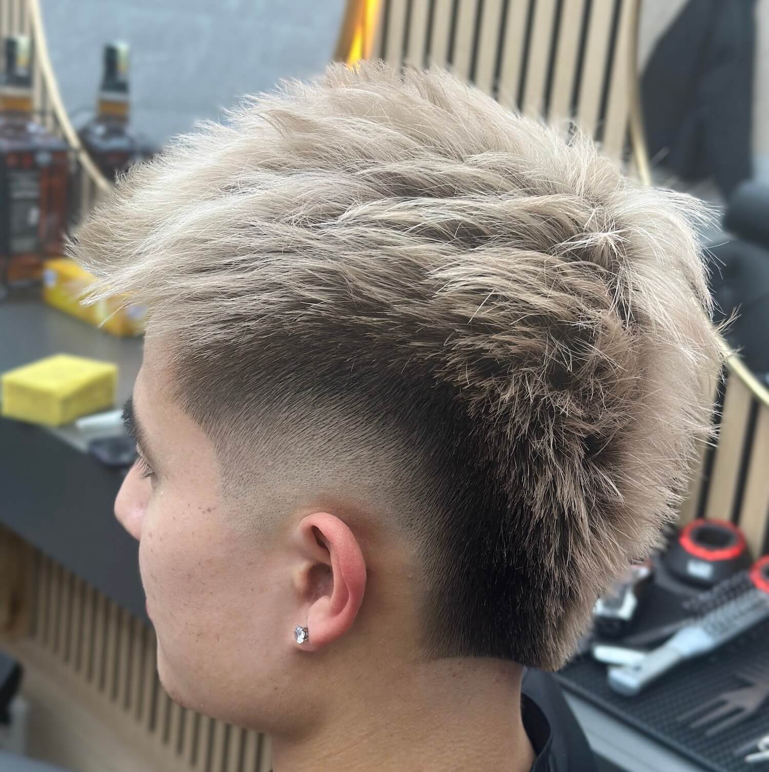 Horký ručník a břitva Odessa Barber